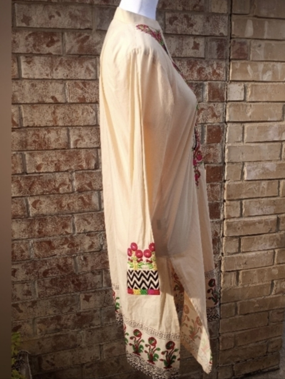 Thredz Cora Karta Beige Cambric Floral Embroidered Dress   Women Size Medium - Picture 3 of 16